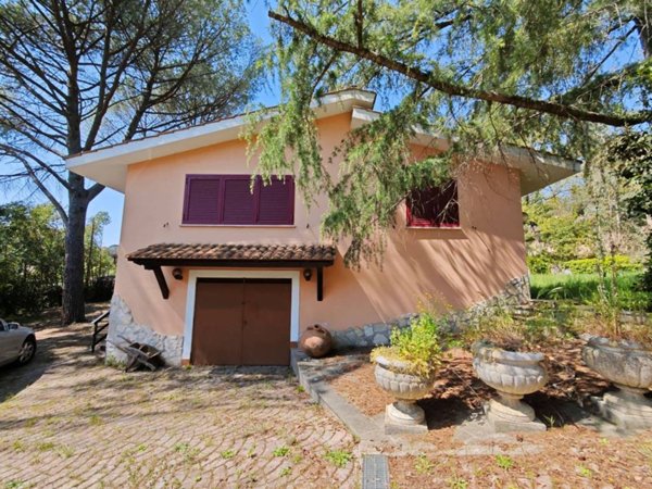 casa indipendente in vendita a Sutri