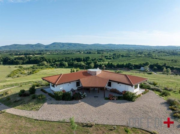 casa indipendente in vendita a Sutri