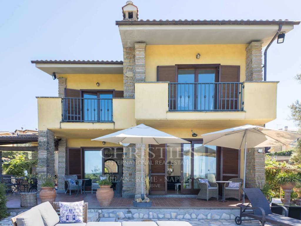 casa indipendente in vendita a Sutri
