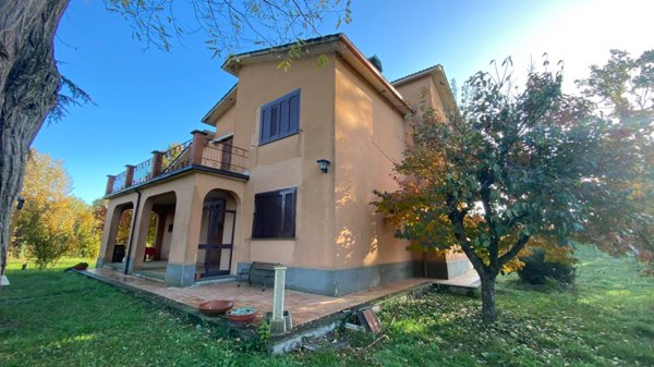 casa indipendente in vendita a Sutri