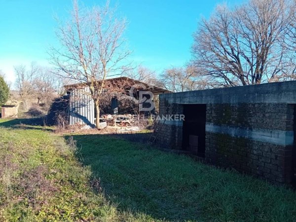 casa indipendente in vendita a Sutri