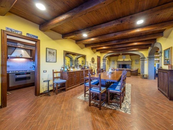 casa indipendente in vendita a Sutri