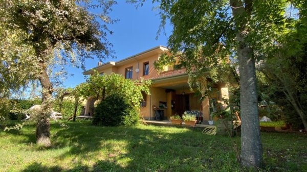 casa indipendente in vendita a Sutri