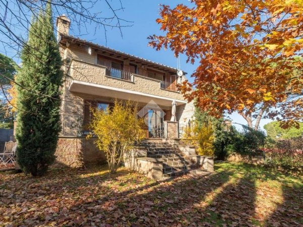 casa indipendente in vendita a Sutri