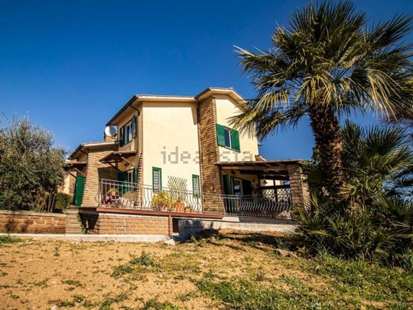 casa indipendente in vendita a Sutri