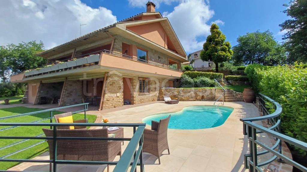 casa indipendente in vendita a Sutri