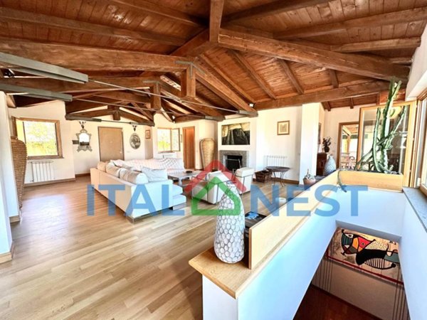 casa indipendente in vendita a Sutri