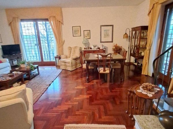 casa indipendente in vendita a Sutri