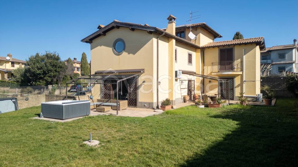 casa indipendente in vendita a Sutri