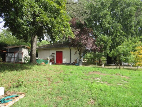 locale di sgombero in vendita a Sutri