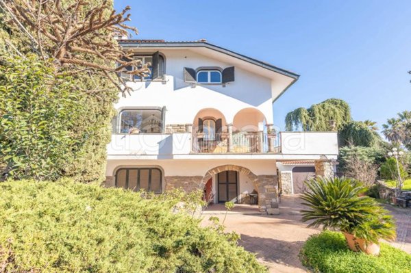 casa indipendente in vendita a Sutri