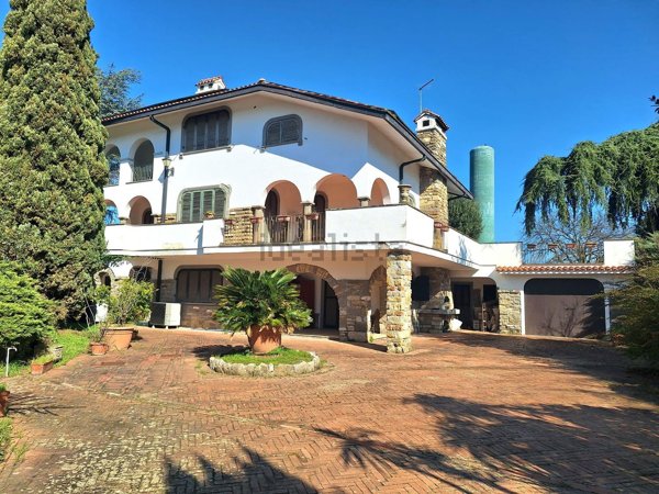 casa indipendente in vendita a Sutri