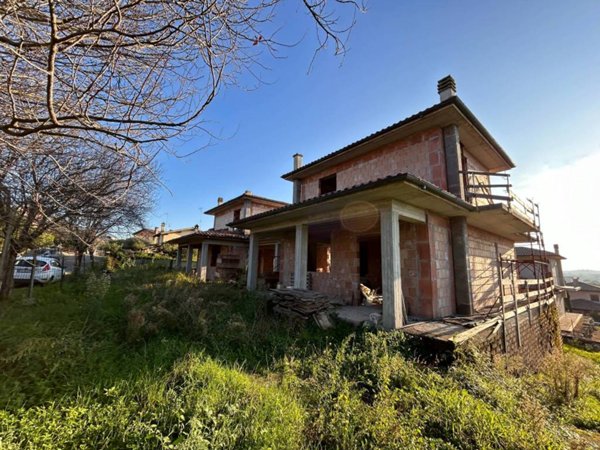 casa indipendente in vendita a Sutri