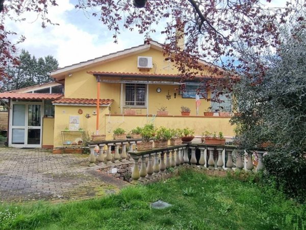 casa indipendente in vendita a Sutri