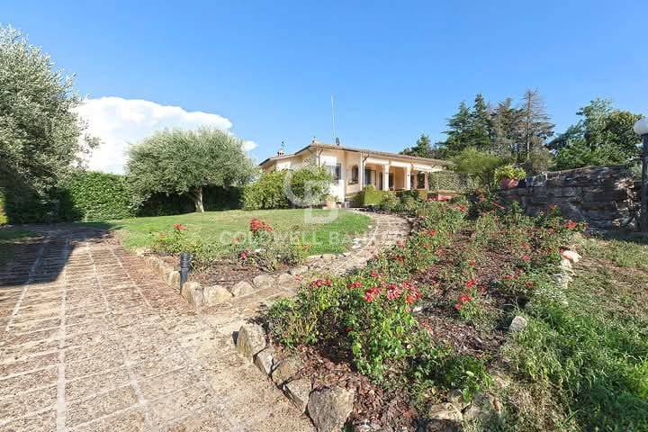 casa indipendente in vendita a Sutri