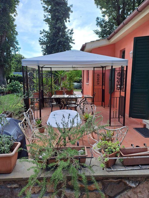 casa indipendente in vendita a Sutri