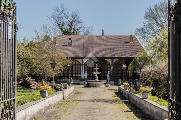 casa indipendente in vendita a Sutri