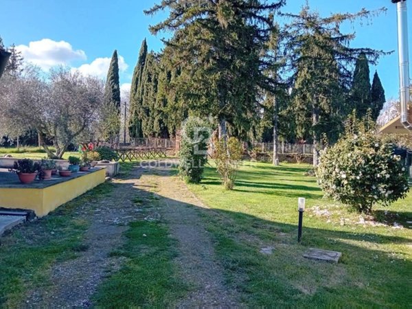 casa indipendente in vendita a Sutri