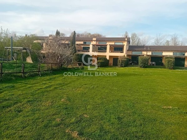 casa indipendente in vendita a Sutri