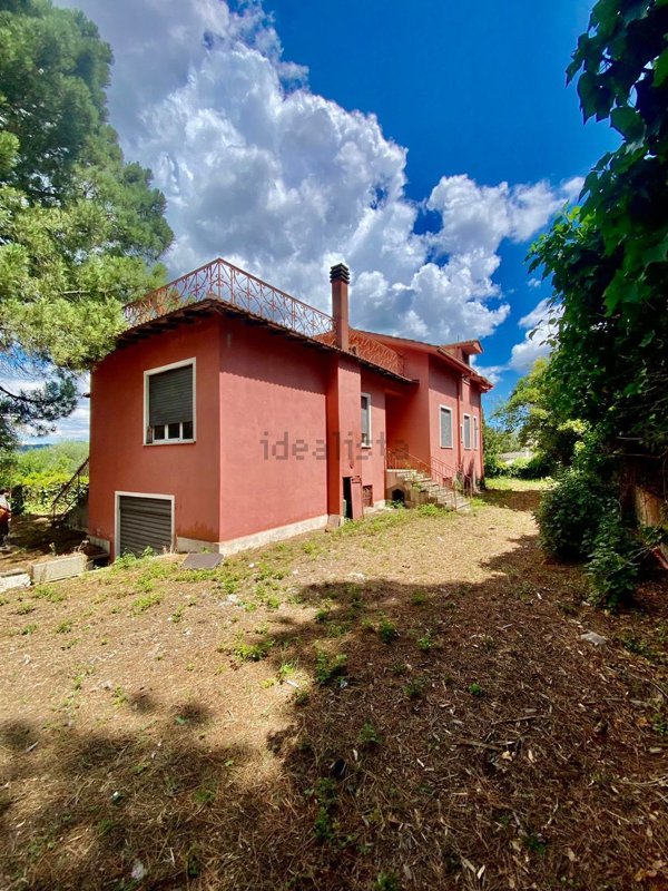 casa indipendente in vendita a Sutri