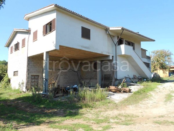 casa indipendente in vendita a Sutri