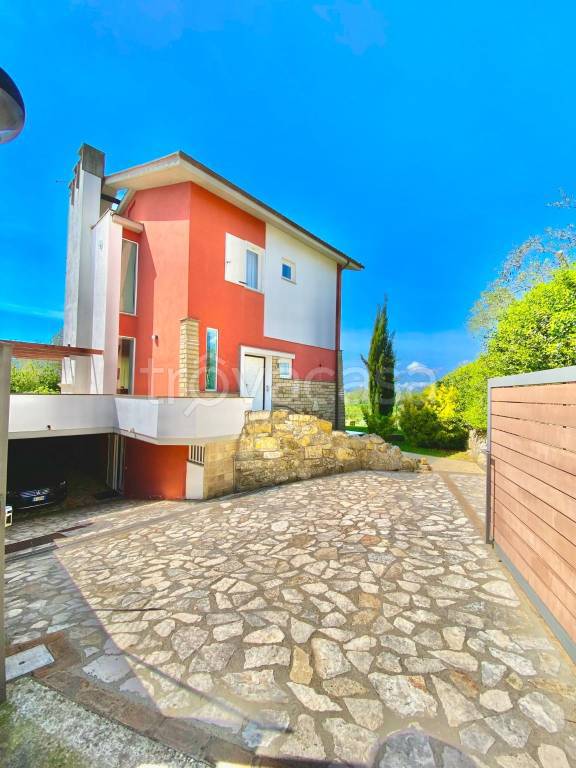 casa indipendente in vendita a Sutri