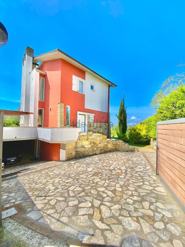 casa indipendente in vendita a Sutri