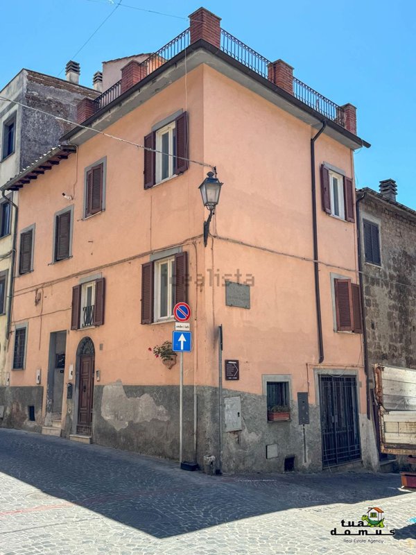 esavano in vendita a Sutri