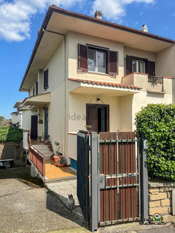 casa indipendente in vendita a Sutri