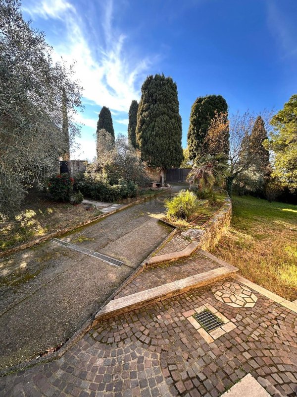 casa indipendente in vendita a Sutri