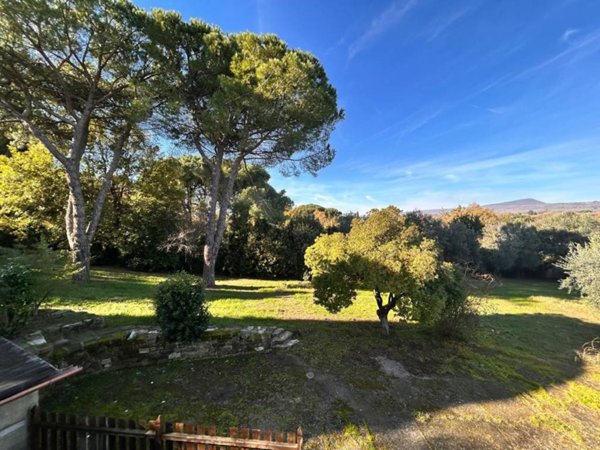 casa indipendente in vendita a Sutri