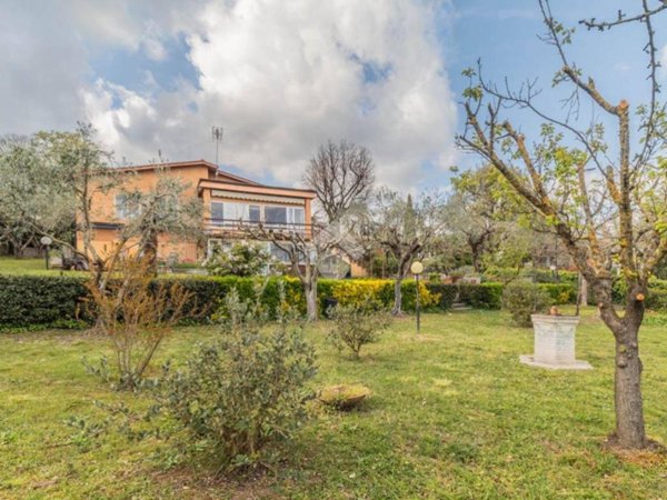 casa indipendente in vendita a Sutri