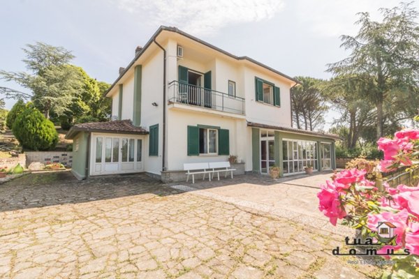 casa indipendente in vendita a Sutri