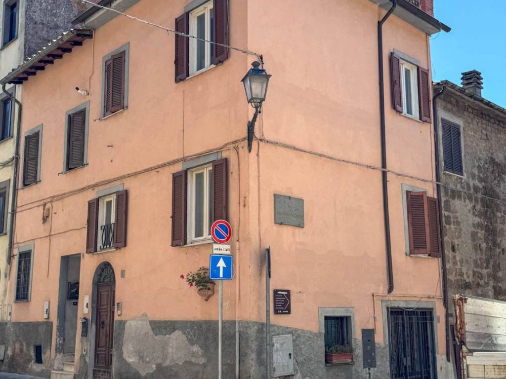 esavano in vendita a Sutri