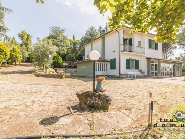 casa indipendente in vendita a Sutri