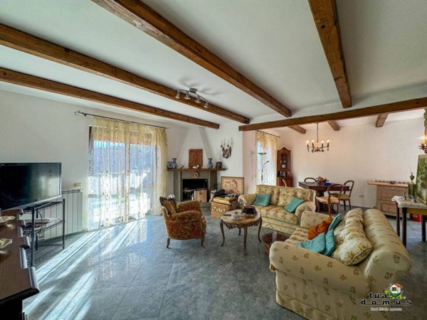 casa indipendente in vendita a Sutri