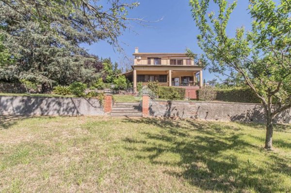 casa indipendente in vendita a Sutri