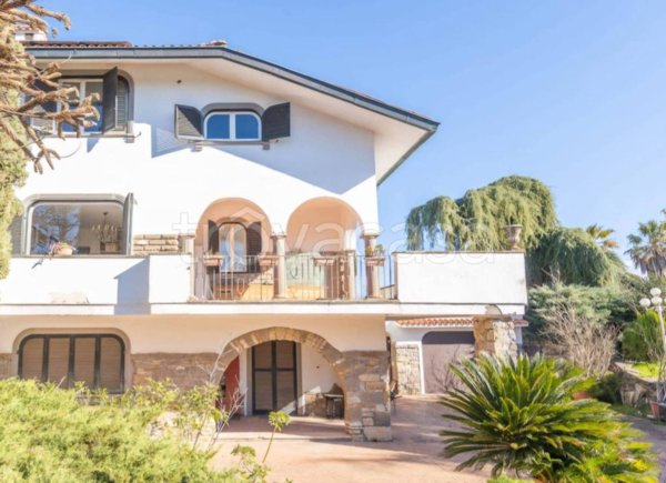 casa indipendente in vendita a Sutri