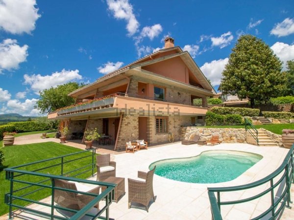 casa indipendente in vendita a Sutri