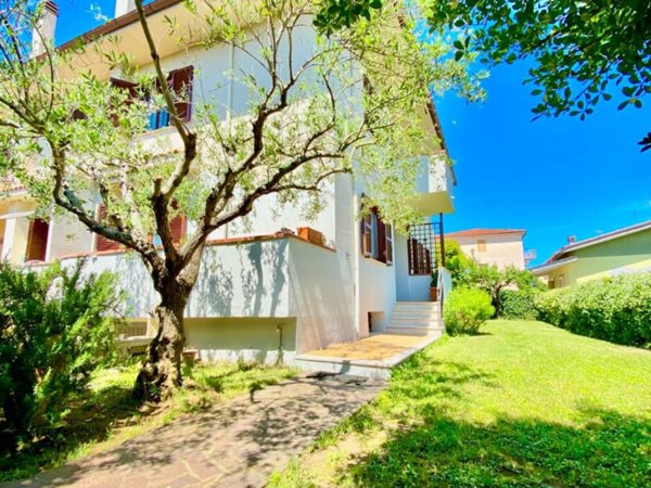 casa indipendente in vendita a Sutri