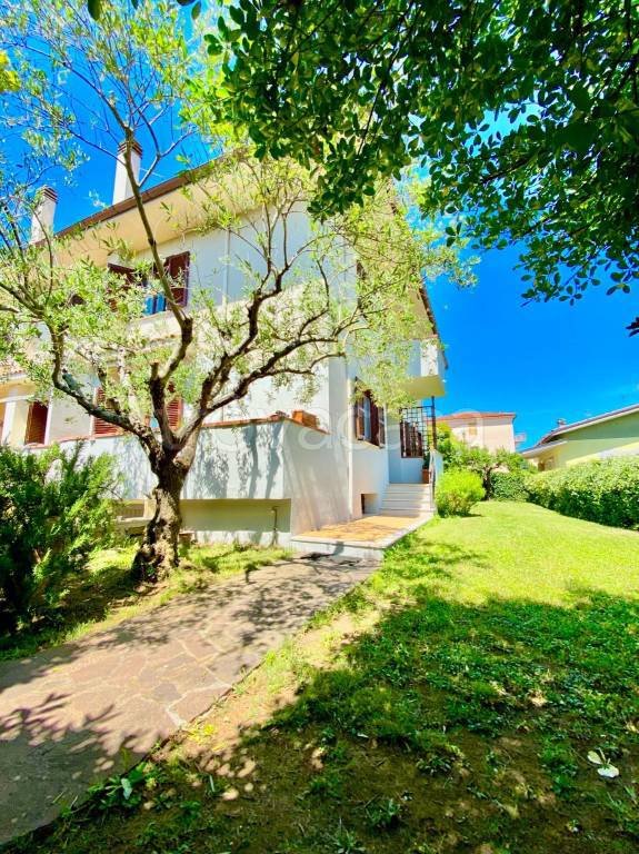 casa indipendente in vendita a Sutri