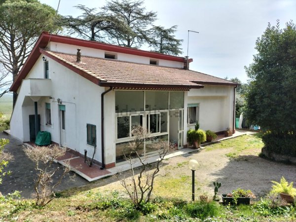 casa indipendente in vendita a Sutri