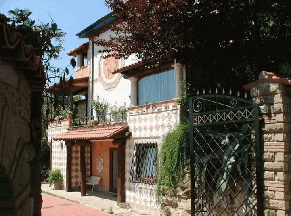 casa indipendente in vendita a Sutri