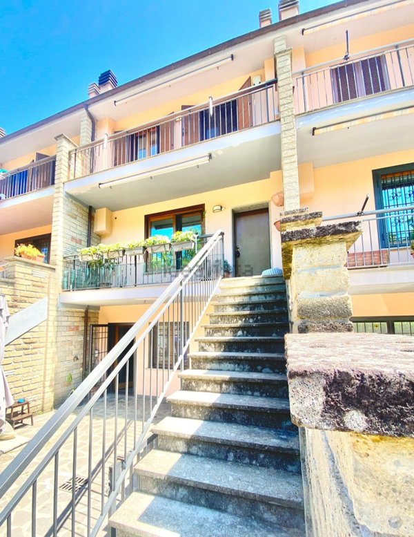 casa indipendente in vendita a Sutri
