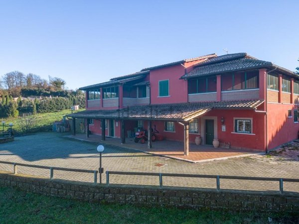 casa indipendente in vendita a Sutri