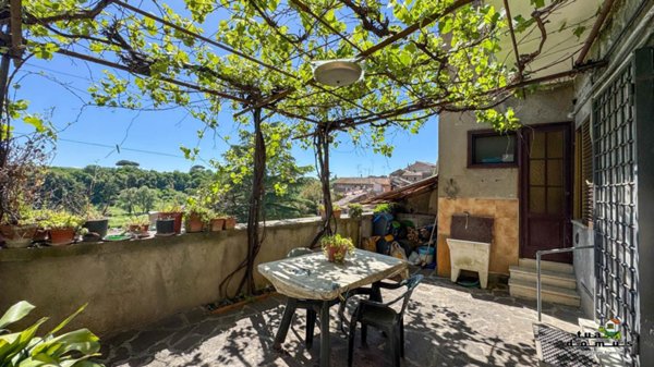 casa indipendente in vendita a Sutri