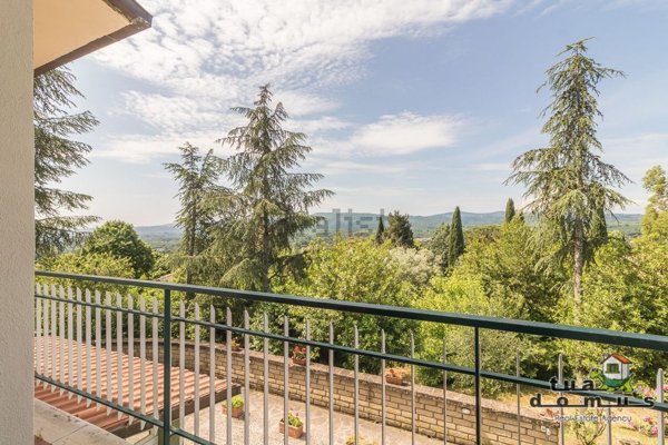 casa indipendente in vendita a Sutri