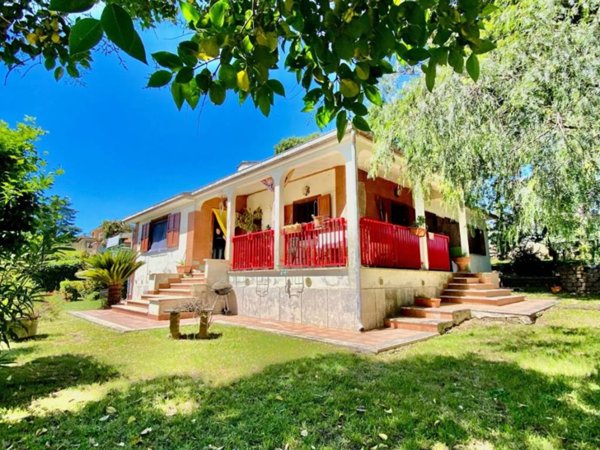 casa indipendente in vendita a Sutri