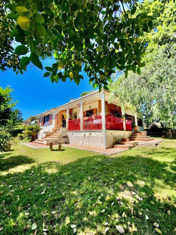 casa indipendente in vendita a Sutri