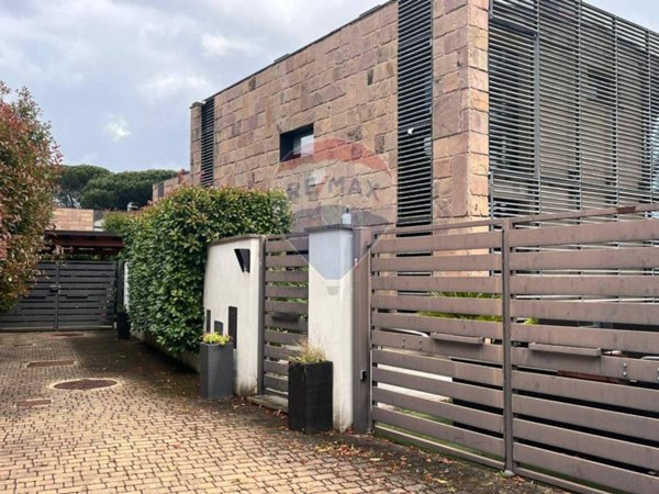 casa indipendente in vendita a Sutri